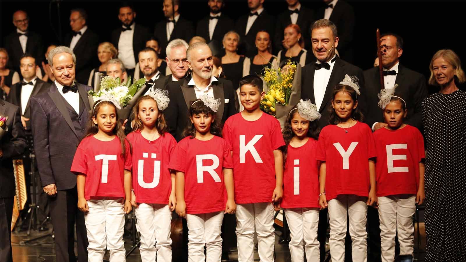 Yed I Sevda Konseri, İstanbul Atatürk Kültür Merkezinde Muhteşem Bir Geceye İmza Attı
