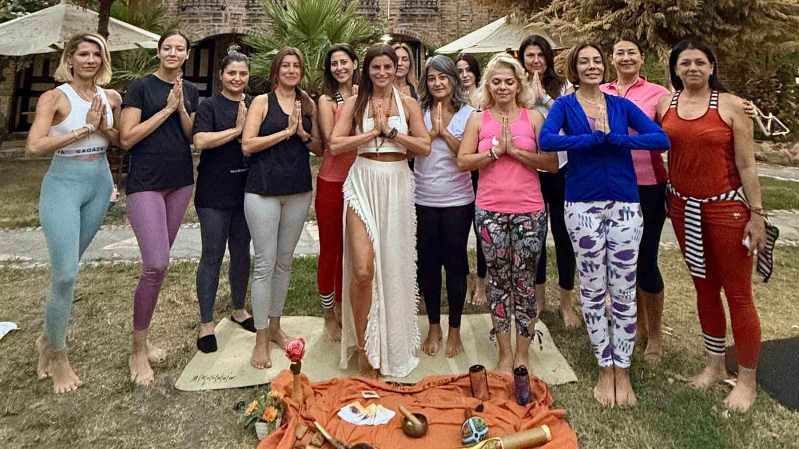 Ece Vahapoğlu ile Mutluluk Üzerine: Kaz Dağları’ndaki Yoga Kampından İlham Veren Tavsiyeler