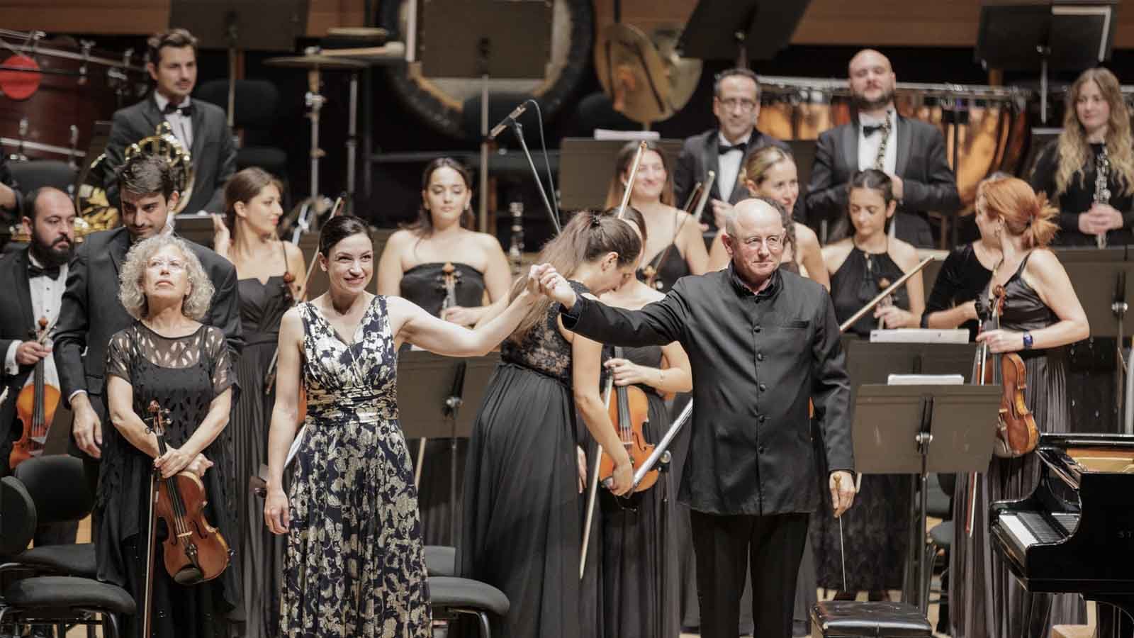 Olga Scheps İzmir’de Beethoven’ın 2. Piyano Konçertosu Ile Ayakta Alkışlandı